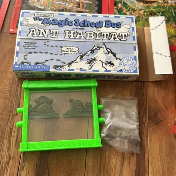 Vintage The Magic School Bus Magazines Ant Farm Volcano Rocks & More - Picture 15 of 15